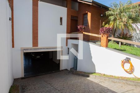 Casa à venda com 400m², 4 quartos e 5 vagas Casa à venda com 400m², 4 quartos e 5 vagasÁrea externa