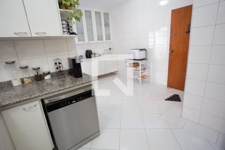 Casa à venda com 400m², 4 quartos e 5 vagas Casa à venda com 400m², 4 quartos e 5 vagasCozinha