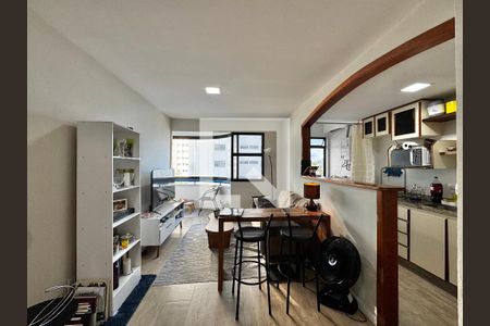 Sala de apartamento para alugar com 2 quartos, 70m² em Barra da Tijuca, Rio de Janeiro