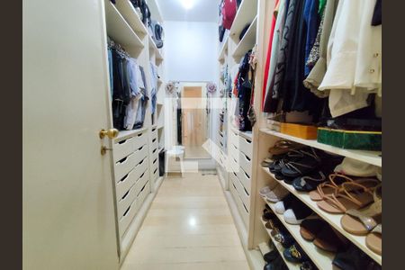 Apartamento à venda com 240m², 4 quartos e 3 vagasSuíte 2