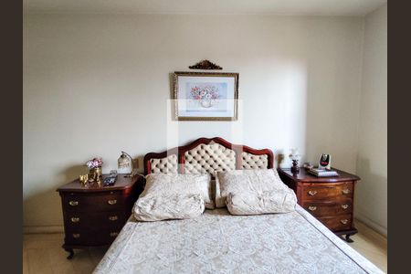 Apartamento à venda com 240m², 4 quartos e 3 vagasSuíte 2