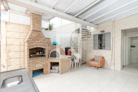 Casa à venda com 220m², 4 quartos e 1 vaga Casa à venda com 220m², 4 quartos e 1 vagaQuintal