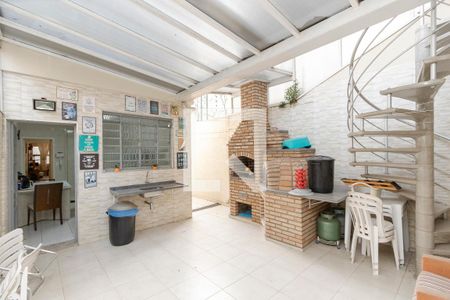 Casa à venda com 220m², 4 quartos e 1 vaga Casa à venda com 220m², 4 quartos e 1 vagaQuintal