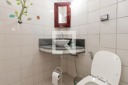 Casa à venda com 220m², 4 quartos e 1 vaga Casa à venda com 220m², 4 quartos e 1 vagaBanheiro de Serviço