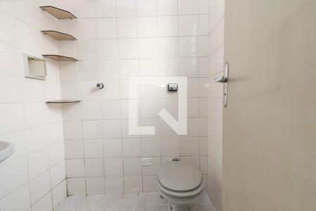 Casa à venda com 220m², 4 quartos e 1 vaga Casa à venda com 220m², 4 quartos e 1 vagaEdícula - Banheiro