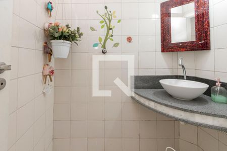 Casa à venda com 220m², 4 quartos e 1 vaga Casa à venda com 220m², 4 quartos e 1 vagaBanheiro de Serviço