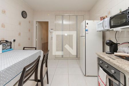 Casa à venda com 220m², 4 quartos e 1 vaga Casa à venda com 220m², 4 quartos e 1 vagaCozinha