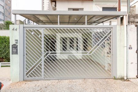 Casa à venda com 220m², 4 quartos e 1 vaga Casa à venda com 220m², 4 quartos e 1 vagaFachada