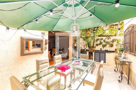 Casa à venda com 200m², 4 quartos e 2 vagasÁrea comum