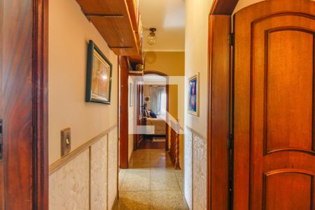 Casa à venda com 200m², 4 quartos e 2 vagasCorredor