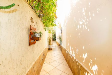 Casa à venda com 200m², 4 quartos e 2 vagasCorredor