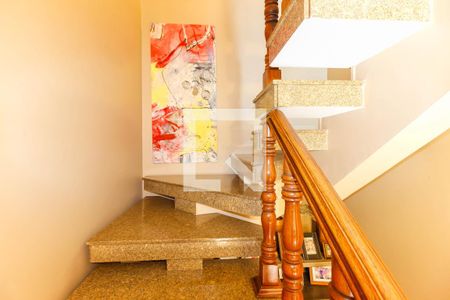 Casa à venda com 200m², 4 quartos e 2 vagasEscada 