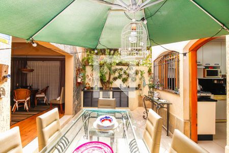 Casa à venda com 200m², 4 quartos e 2 vagasÁrea comum