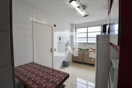 Apartamento para alugar com 130m², 4 quartos e 1 vaga Apartamento para alugar com 130m², 4 quartos e 1 vagaCozinha