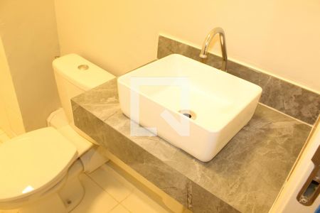 Banheiro Social de apartamento para alugar com 2 quartos, 57m² em Jardim Rebelato, Cotia