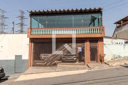 Casa à venda com 440m², 3 quartos e 3 vagas Casa à venda com 440m², 3 quartos e 3 vagasFachada