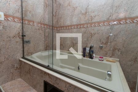 Casa à venda com 440m², 3 quartos e 3 vagas Casa à venda com 440m², 3 quartos e 3 vagasBanheiro da Suíte