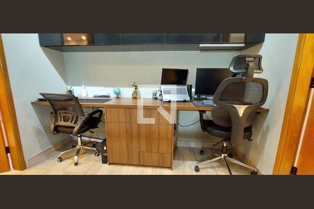 Casa à venda com 147m², 2 quartos e 2 vagas Casa à venda com 147m², 2 quartos e 2 vagasEscritório