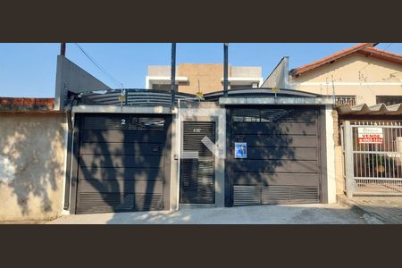 Casa à venda com 147m², 2 quartos e 2 vagas Casa à venda com 147m², 2 quartos e 2 vagasFachada