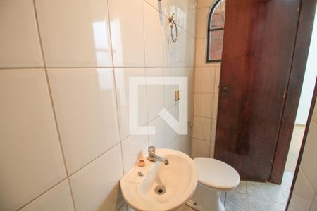 Casa à venda com 290m², 3 quartos e 2 vagas Casa à venda com 290m², 3 quartos e 2 vagasBanheiro de Serviço