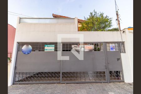 Casa à venda com 181m², 3 quartos e 2 vagas Casa à venda com 181m², 3 quartos e 2 vagasFachada