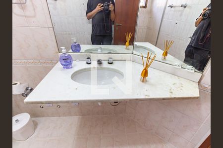 Casa à venda com 181m², 3 quartos e 2 vagas Casa à venda com 181m², 3 quartos e 2 vagasBanheiro da Suíte