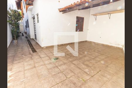 Casa à venda com 181m², 3 quartos e 2 vagas Casa à venda com 181m², 3 quartos e 2 vagasQuintal