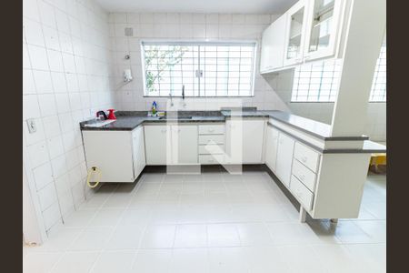 Casa à venda com 181m², 3 quartos e 2 vagas Casa à venda com 181m², 3 quartos e 2 vagasCozinha