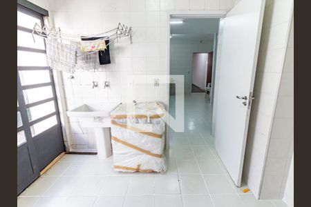 Casa à venda com 181m², 3 quartos e 2 vagas Casa à venda com 181m², 3 quartos e 2 vagasÁrea de Serviço