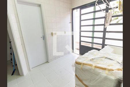 Casa à venda com 181m², 3 quartos e 2 vagas Casa à venda com 181m², 3 quartos e 2 vagasÁrea de Serviço