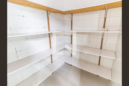 Casa à venda com 181m², 3 quartos e 2 vagas Casa à venda com 181m², 3 quartos e 2 vagasCozinha - Despensa