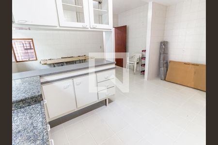 Casa à venda com 181m², 3 quartos e 2 vagas Casa à venda com 181m², 3 quartos e 2 vagasCozinha