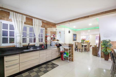 Casa à venda com 360m², 4 quartos e 2 vagas Casa à venda com 360m², 4 quartos e 2 vagasCozinha