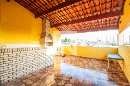 Casa à venda com 360m², 4 quartos e 2 vagas Casa à venda com 360m², 4 quartos e 2 vagasTerraço