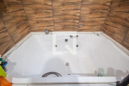 Casa à venda com 360m², 4 quartos e 2 vagas Casa à venda com 360m², 4 quartos e 2 vagasBanheiro da Suíte