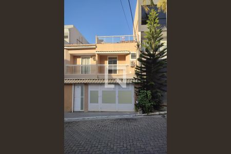 Casa de condomínio à venda com 100m², 3 quartos e 2 vagasFachada