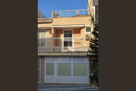 Casa de condomínio à venda com 100m², 3 quartos e 2 vagasFachada