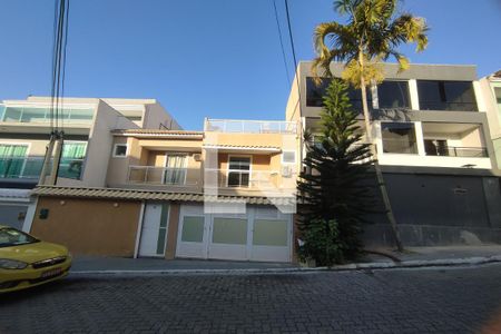 Casa de condomínio à venda com 100m², 3 quartos e 2 vagasFachada