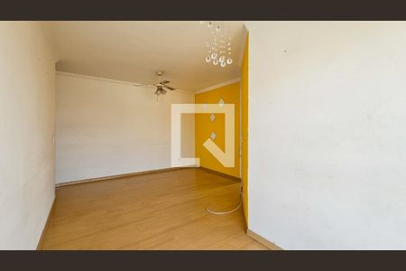 Sala de apartamento para alugar com 2 quartos, 70m² em Jardim Lallo, São Paulo