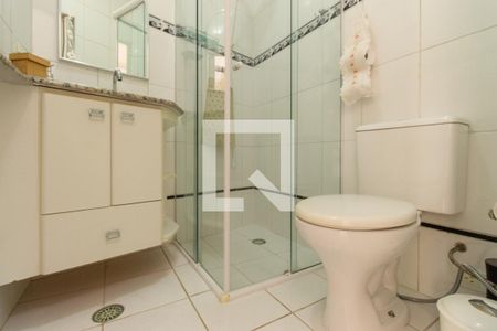 Casa à venda com 247m², 4 quartos e 4 vagas Casa à venda com 247m², 4 quartos e 4 vagasBanheiro