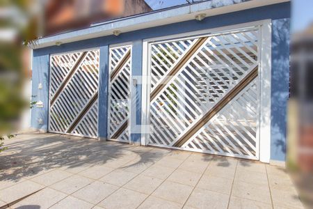 Casa à venda com 247m², 4 quartos e 4 vagas Casa à venda com 247m², 4 quartos e 4 vagasFachada