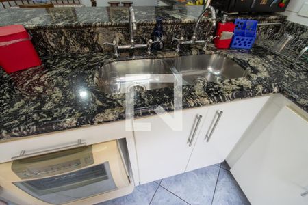 Casa à venda com 247m², 4 quartos e 4 vagas Casa à venda com 247m², 4 quartos e 4 vagasCozinha