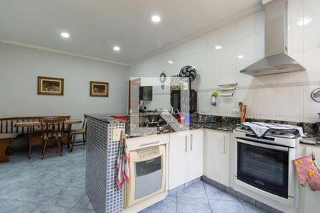 Casa à venda com 247m², 4 quartos e 4 vagas Casa à venda com 247m², 4 quartos e 4 vagasCozinha