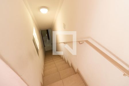 Casa à venda com 247m², 4 quartos e 4 vagas Casa à venda com 247m², 4 quartos e 4 vagasEscada