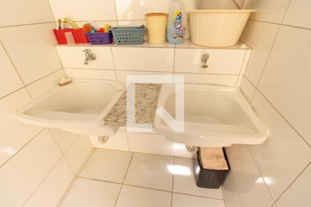 Casa à venda com 247m², 4 quartos e 4 vagas Casa à venda com 247m², 4 quartos e 4 vagasÁrea de serviço