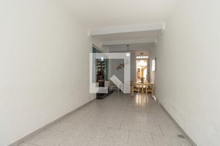 Casa à venda com 247m², 4 quartos e 4 vagas Casa à venda com 247m², 4 quartos e 4 vagasGaragem