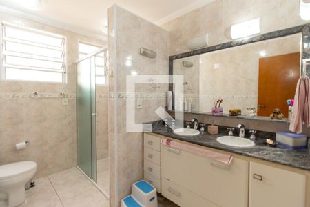 Casa à venda com 247m², 4 quartos e 4 vagas Casa à venda com 247m², 4 quartos e 4 vagasBanheiro