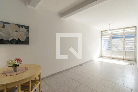 Casa à venda com 247m², 4 quartos e 4 vagas Casa à venda com 247m², 4 quartos e 4 vagasGaragem