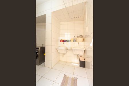 Casa à venda com 247m², 4 quartos e 4 vagas Casa à venda com 247m², 4 quartos e 4 vagasÁrea de serviço