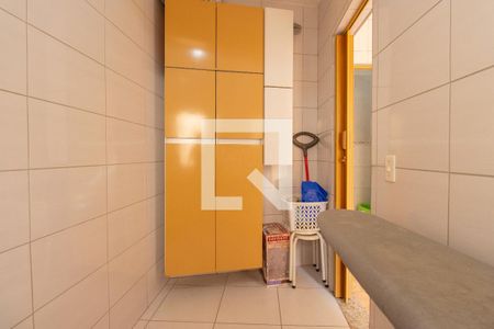 Casa à venda com 247m², 4 quartos e 4 vagas Casa à venda com 247m², 4 quartos e 4 vagasDespesa